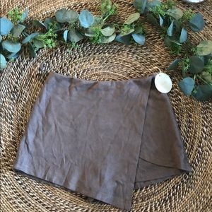 Suede taupe skort
